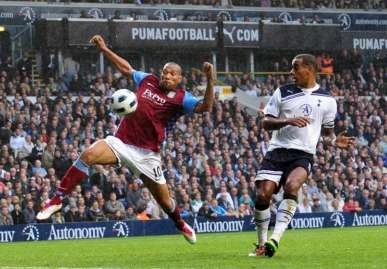 Carew est « stupide »