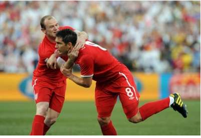 Lampard défend Rooney