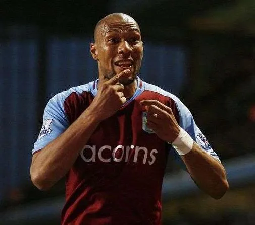 Carew et Houllier font la paix