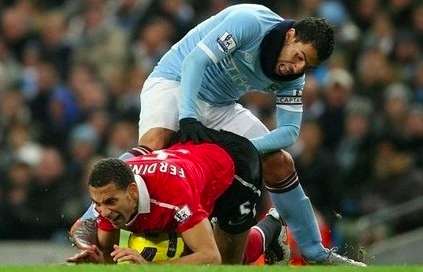 Photo : Tevez dans Ferdinand