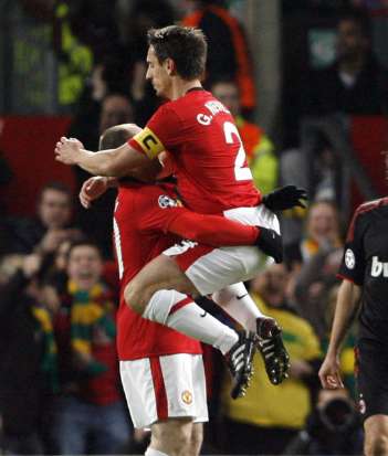 Neville défend Rooney