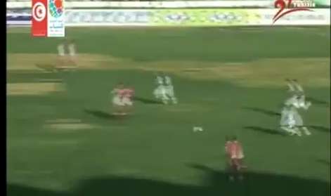 Vidéo: gardien tunisien pressé