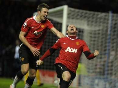 Vidéo: Rooney marque, un intrus l&rsquo;étreint