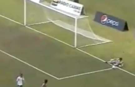 Video : Il marque de sa surface