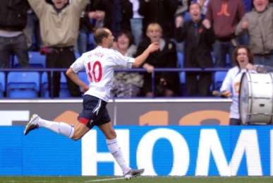 Bolton joue à « pierre-feuille-ciseaux »