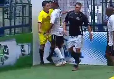 Video : Coup de boule sur l&rsquo;arbitre