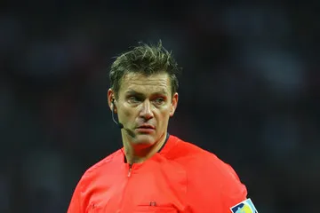 Vidéo : arbitre et humoriste