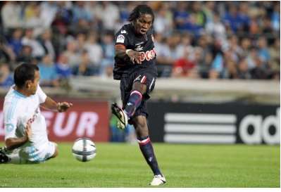 Lacombe tacle Mbokani