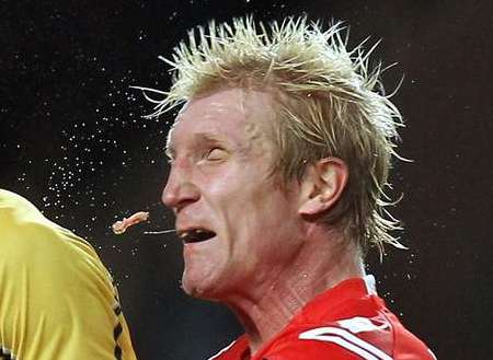 Photo : Hansson perd une dent