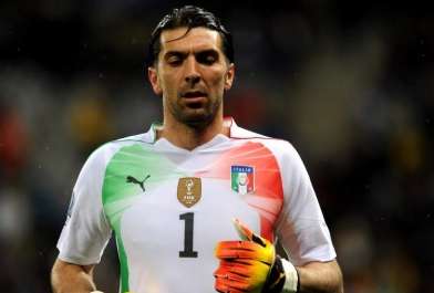 Buffon remet les gants