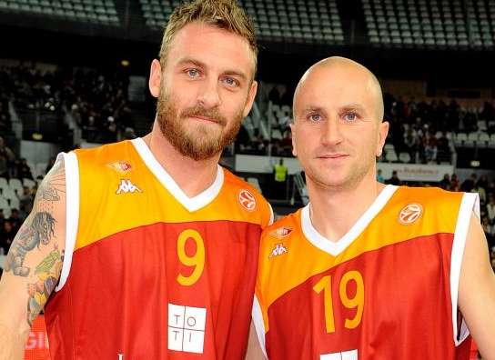 Photo : La Lazio et la Roma jouent au basket