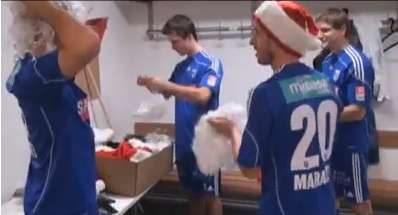 Vidéo: joueurs suisses en Père Noël
