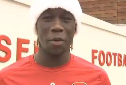 Sagna pousse la chansonnette