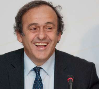 Platini poursuit l&rsquo;aventure