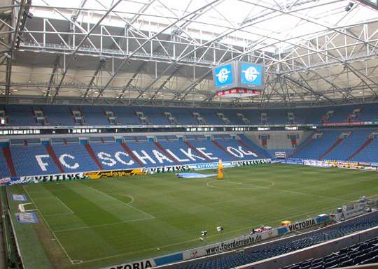 Le toit de la Veltins-Arena troué