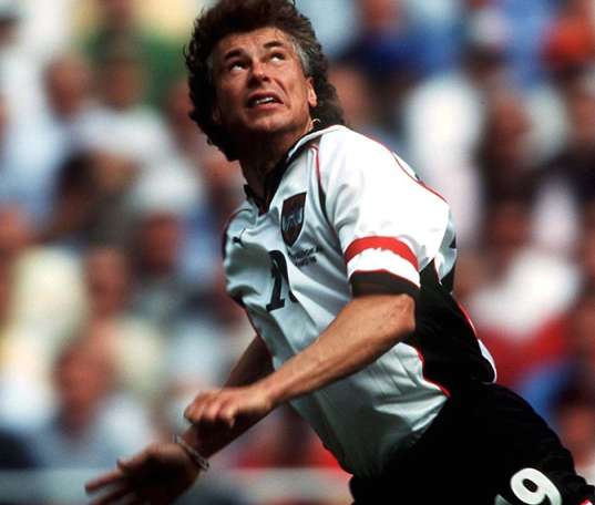 Toni Polster veut entraîner Cologne