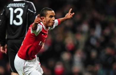 Walcott répond à Evra