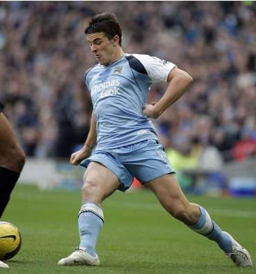 Barton dédicace la victoire à Hughton