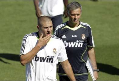 Vidéo: Benzema énerve le Mou