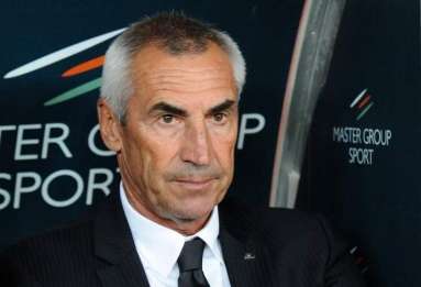 Reja attaque ses joueurs