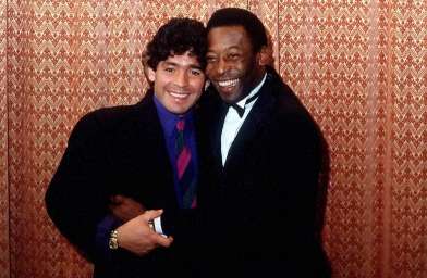 Maradona pique Pelé