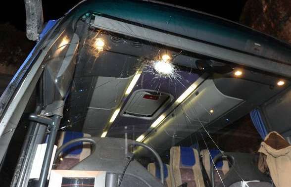 Photo : le bus de la Lazio caillaissé