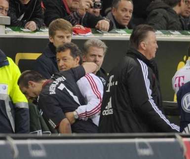 Van Gaal hisse drapeau blanc