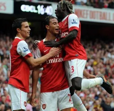 Chamakh vs Van Persie