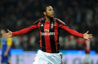 Robinho veut mettre un pied en 1/4