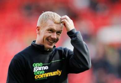 Scholes glorifie Neville