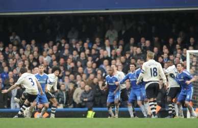 Vidéo: le coup franc de Baines