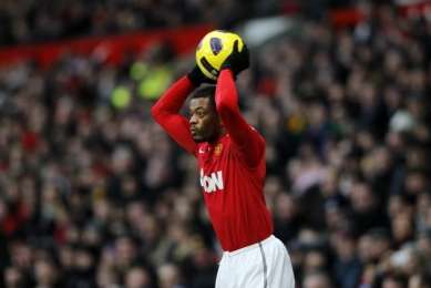 Evra prolonge à Manchester