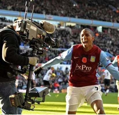 Ashley Young à MU?