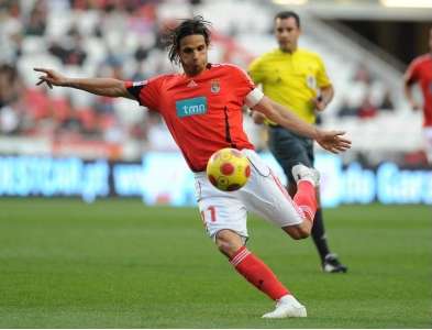 Nuno Gomes out