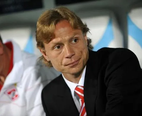 Karpin se tire mais reste