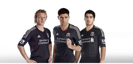 Photo : Nouveau maillot extérieur de Liverpool