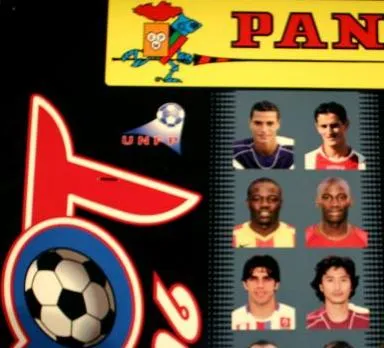 Un album Panini féminin