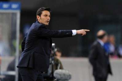 Montella se mange une voiture