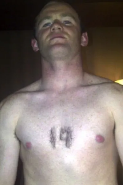 Photo: Rooney a MU dans la peau