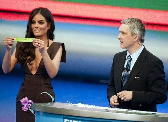 Photo : Miss Univers 2010 tire au sort