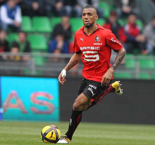 M&rsquo;Vila reste