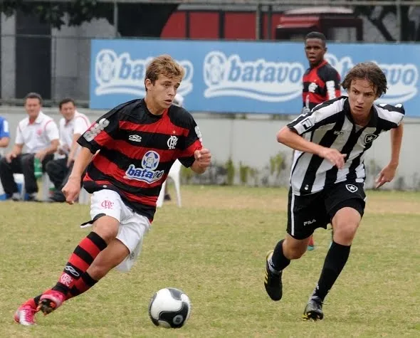 Le coup-franc du jeune Adryan