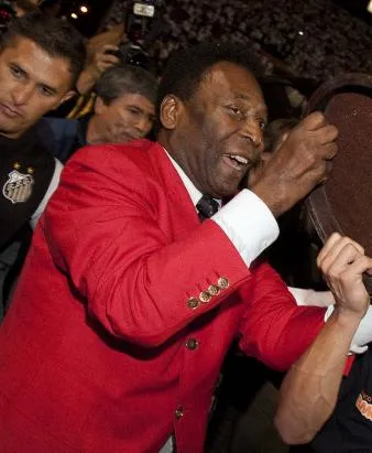 Pelé bâche Messi