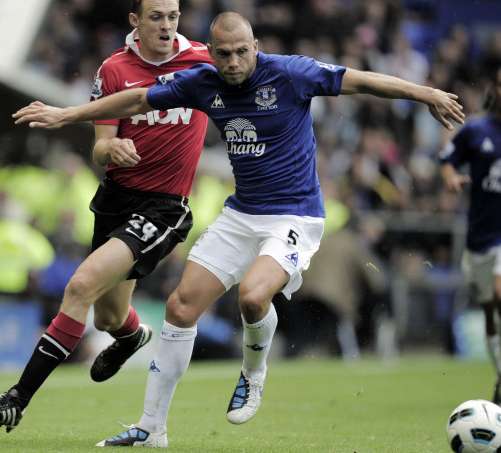 Heitinga lassé par la télé