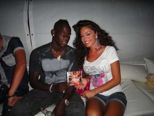 Photo : Balotelli se fait des nouvelles copines