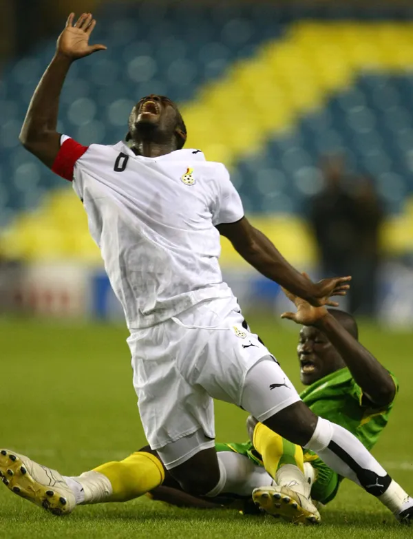 Essien absent six mois