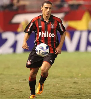 La Fiorentina fait signer Romulo