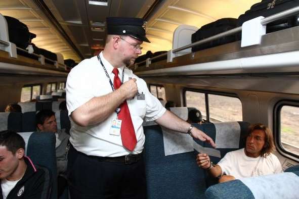 Photo : Pirlo et le contrôleur