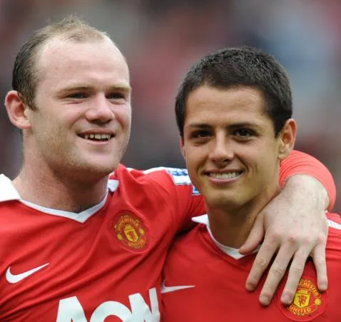 Rooney kiffe Chicharito