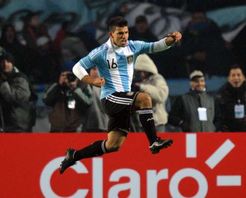 Aguero à la place de Tevez ?